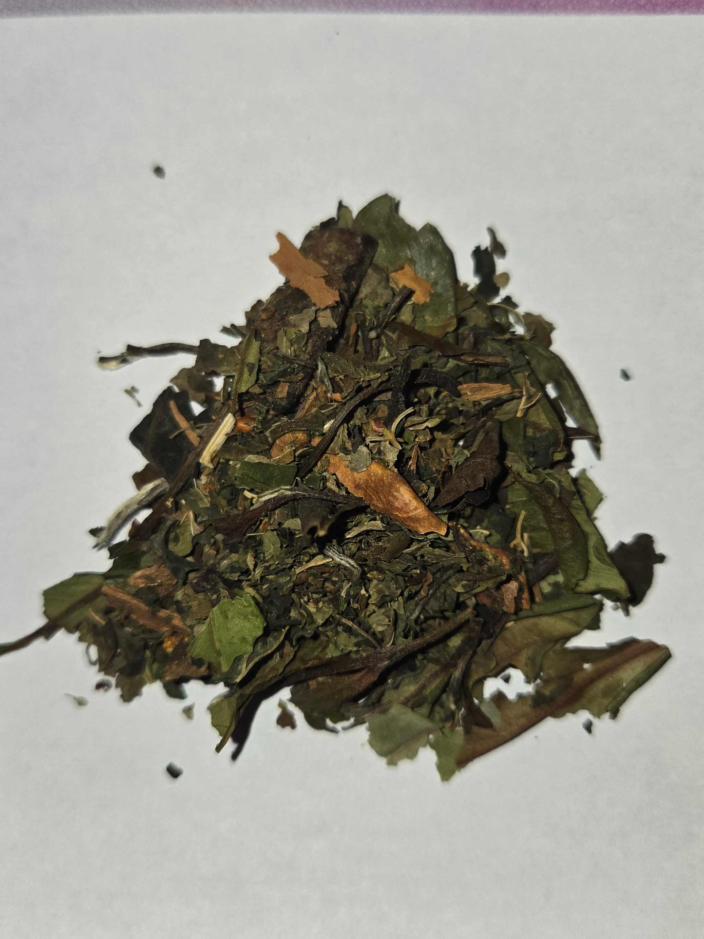 Harvest white peony organic tea blend with herbs and fruit