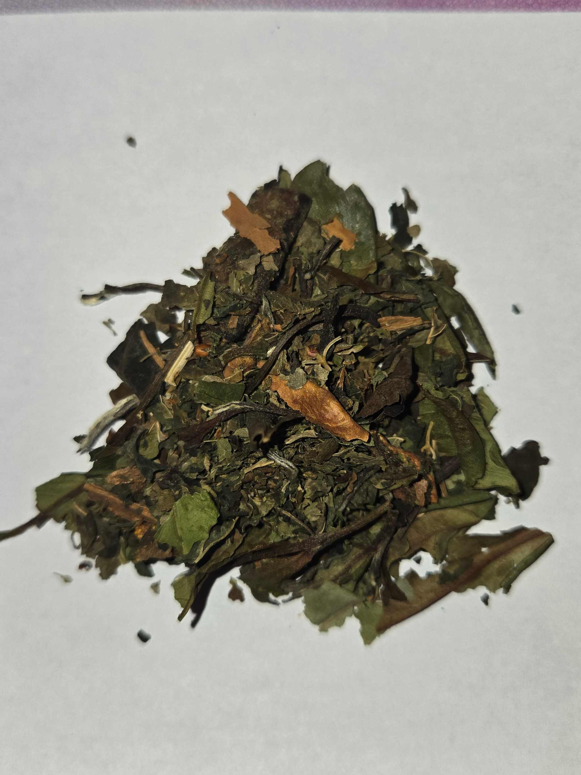 Harvest white peony organic tea blend with herbs and fruit